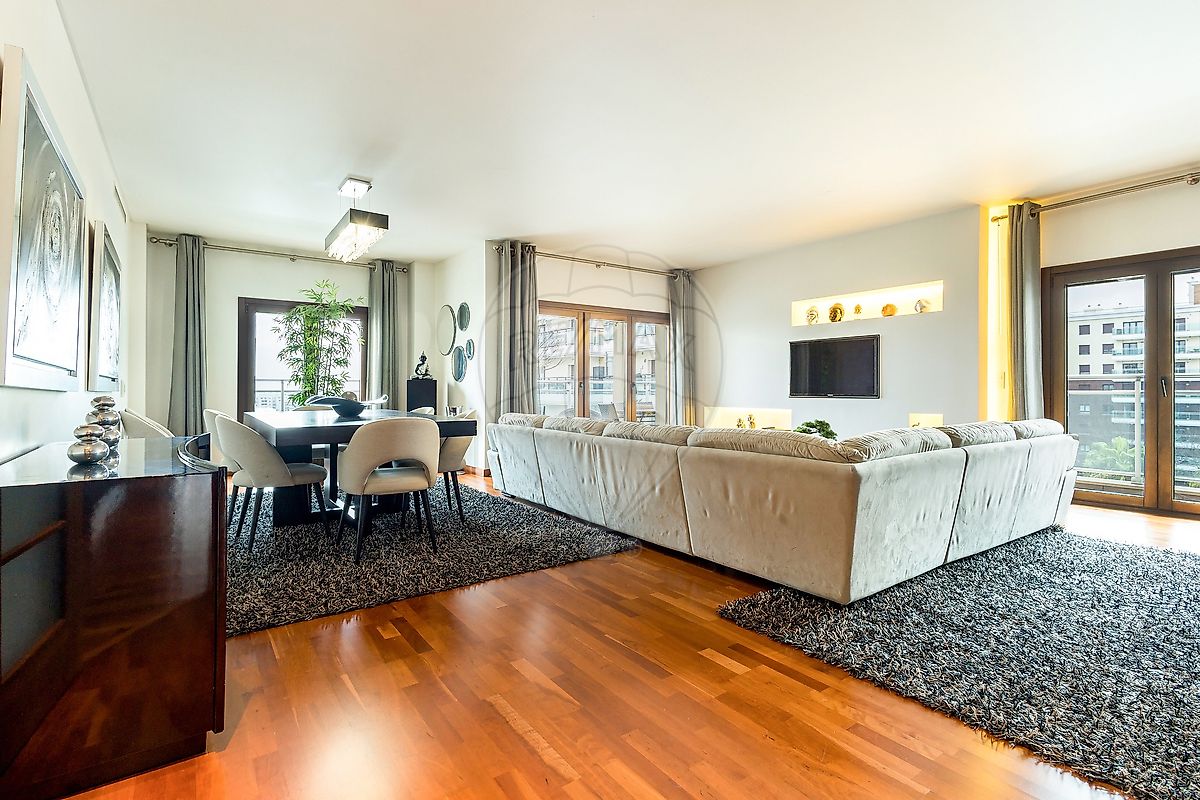 Apartamento T4 à venda em Loures