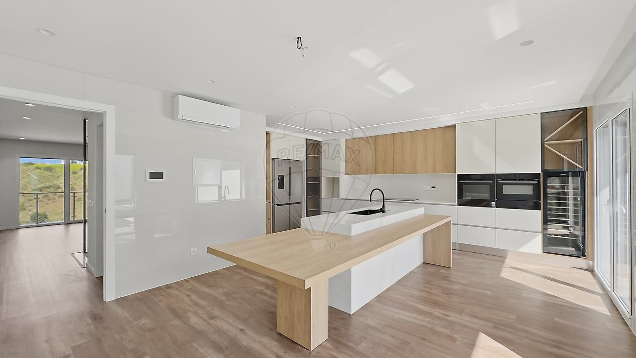 Moradia T5 à venda em Loures