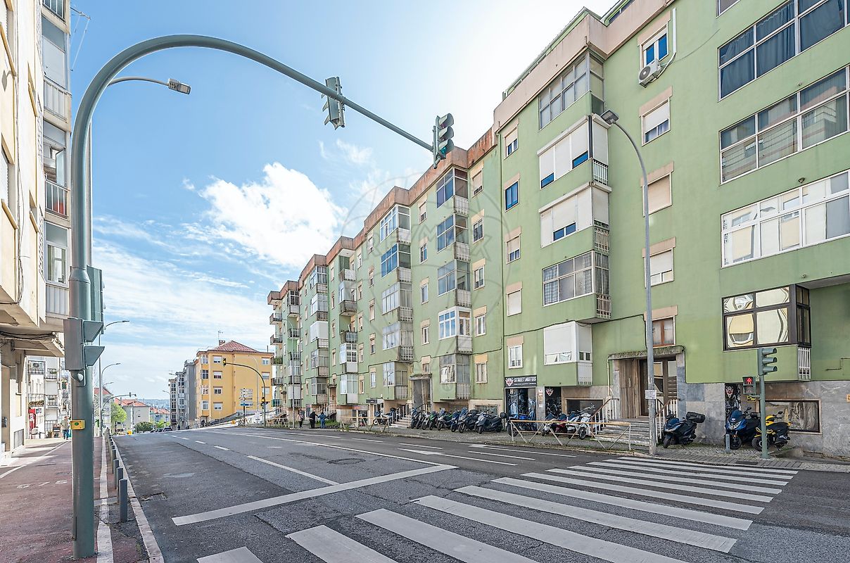 Apartamento T3 à venda em Amadora