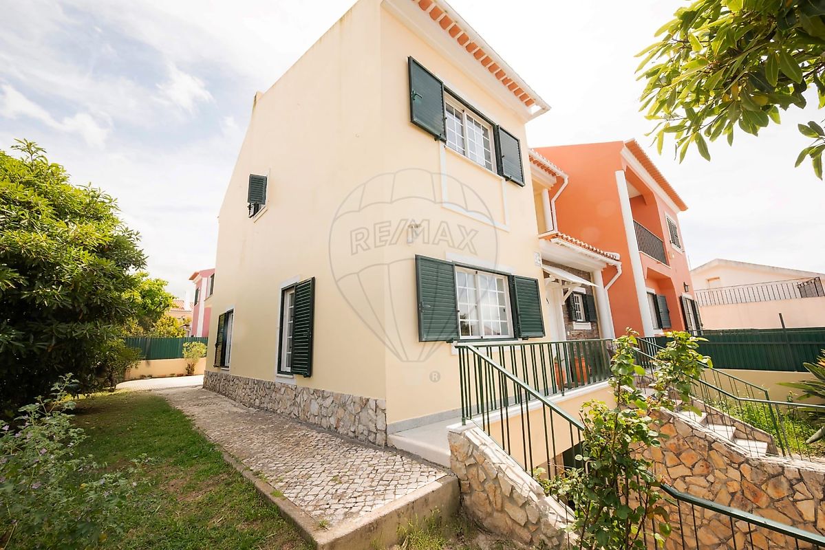 Moradia T3 à venda em Cascais e Estoril, €690.000