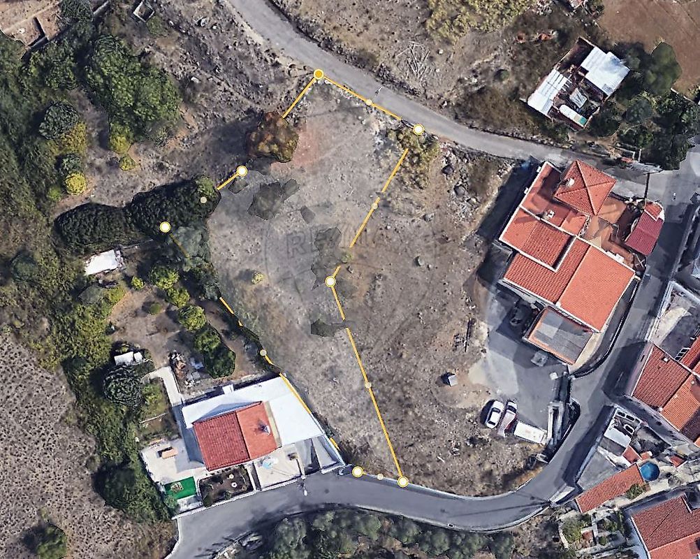 Terreno à venda em Loures