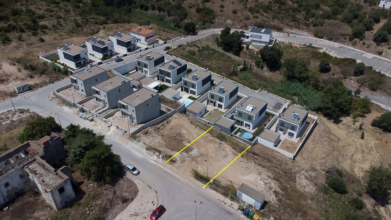 Land for sale in Alenquer, Portugal — €88,500