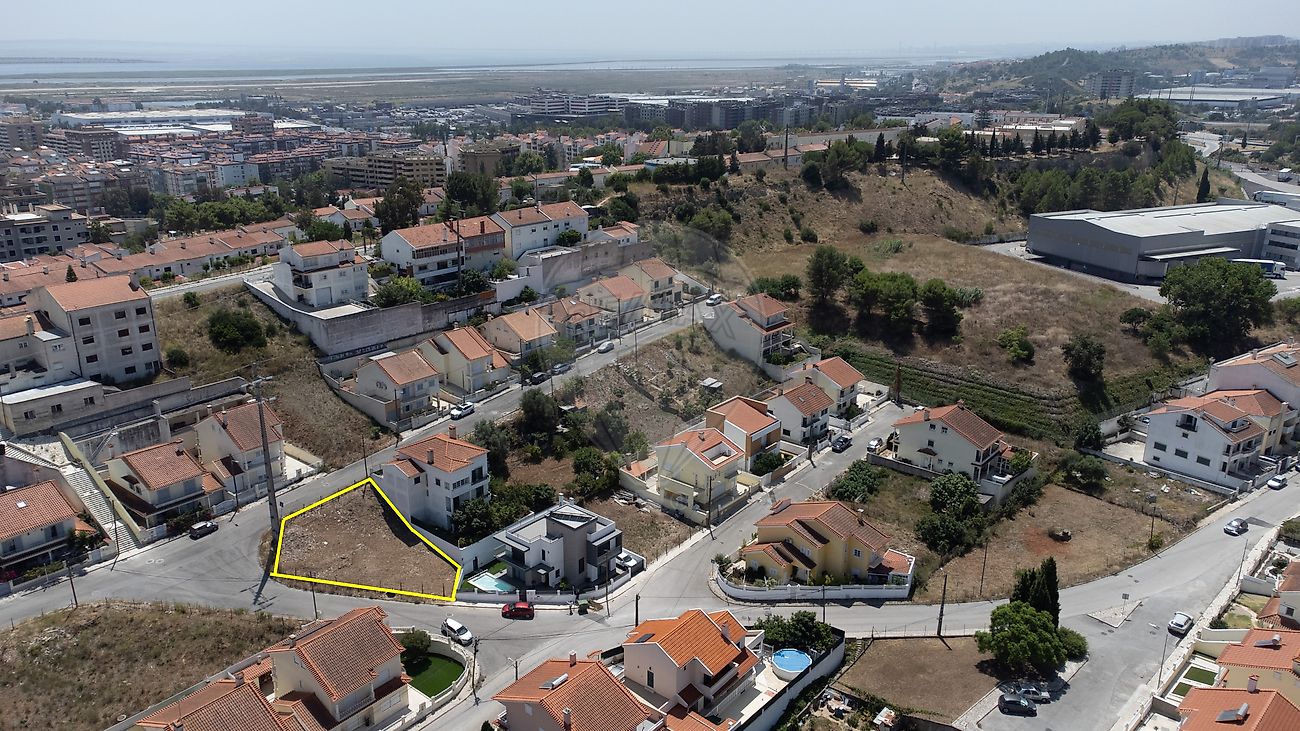 Land for sale in Vila Franca de Xira, Portugal — €94,900