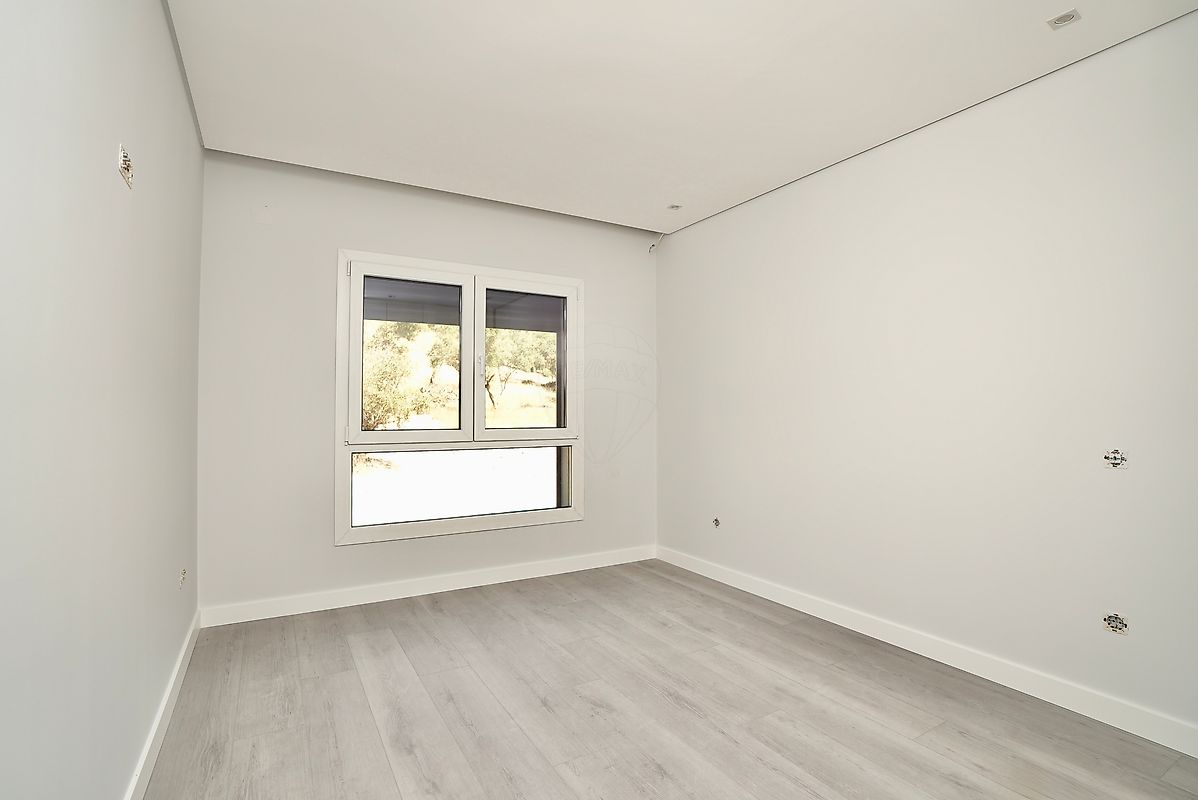 listing 121981142-1080 picture-0