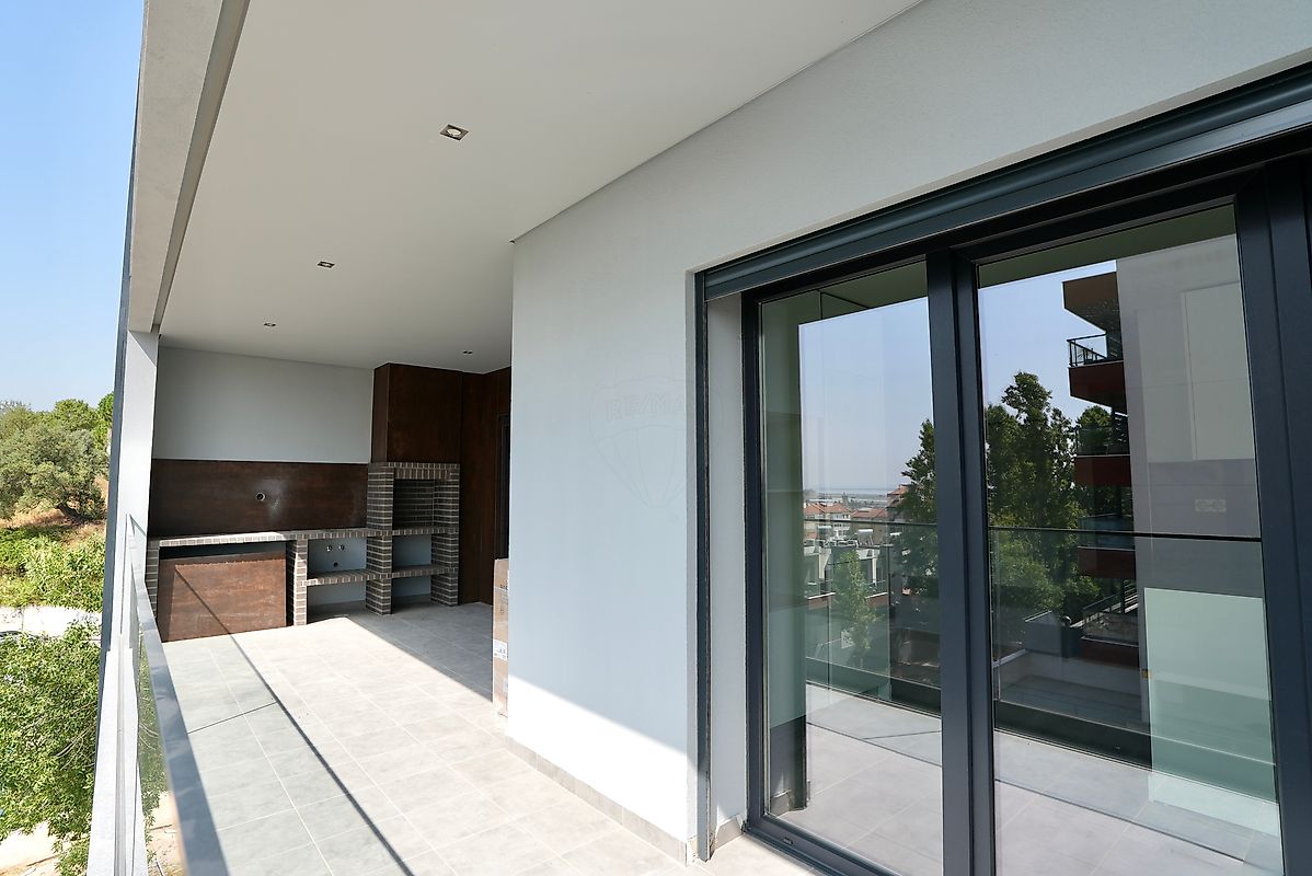 listing 121981142-1080 picture-0