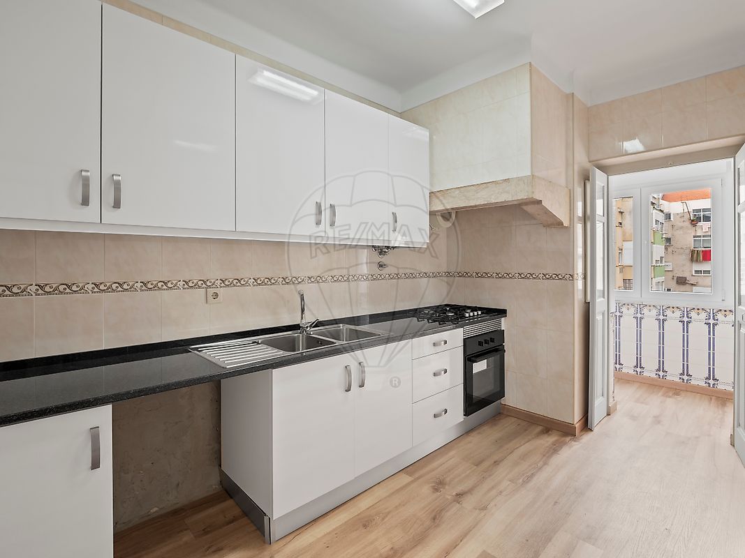 Apartamento T3 à venda em Loures