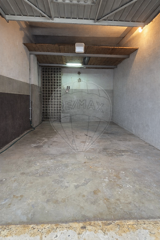 Garagem à venda em Vila Franca de Xira