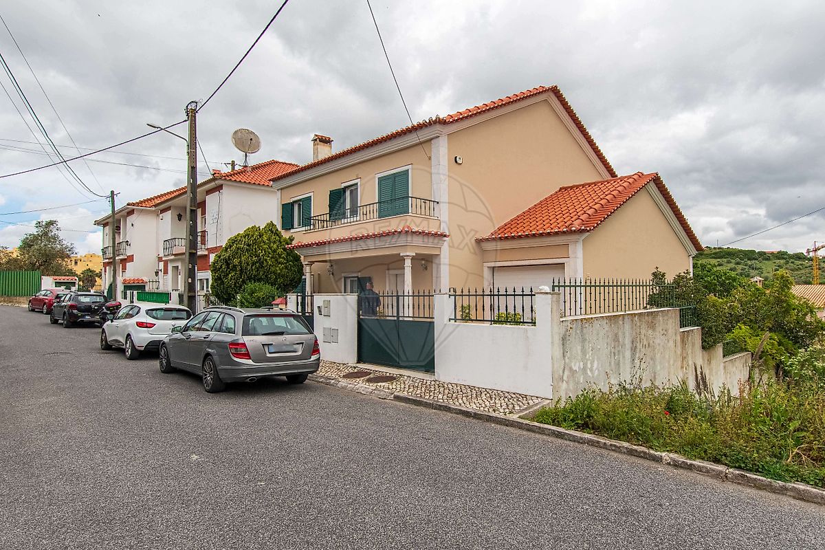 Moradia T4 à venda em Loures