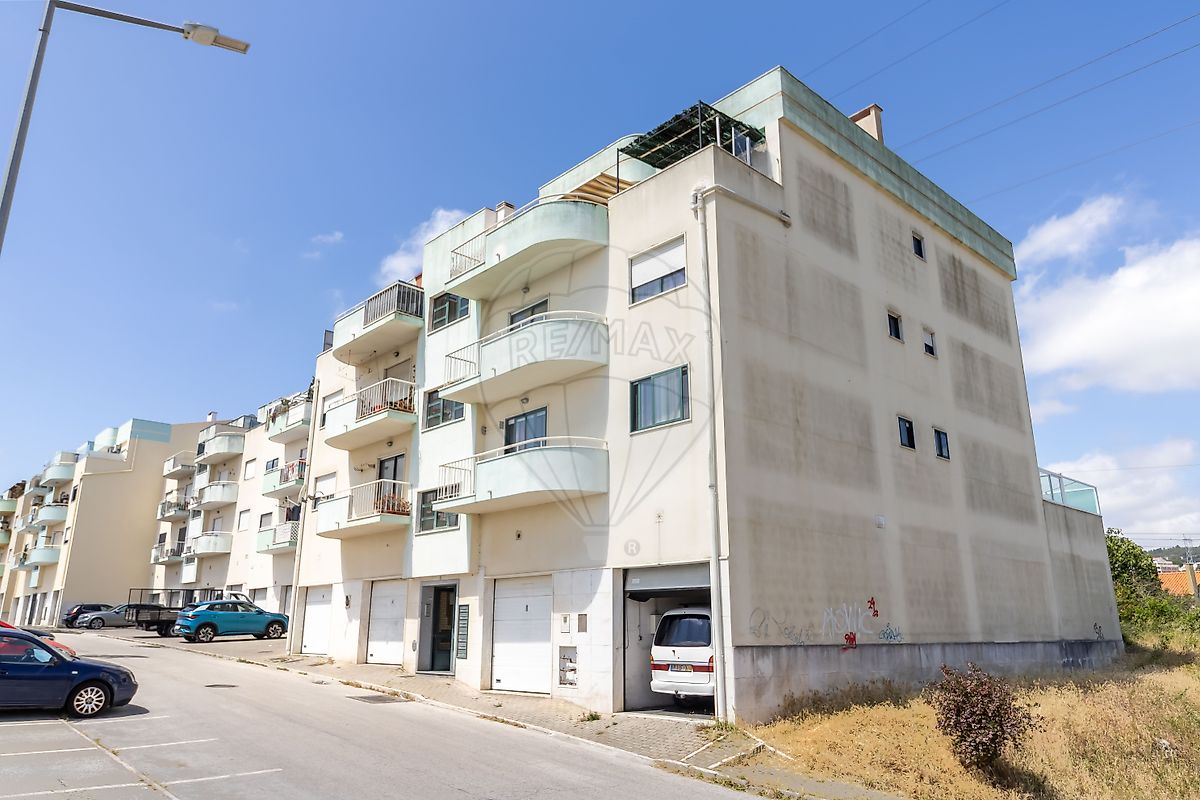 Garagem - Alverca do Ribatejo e Sobralinho, Vila Franca de Xira, Lisboa