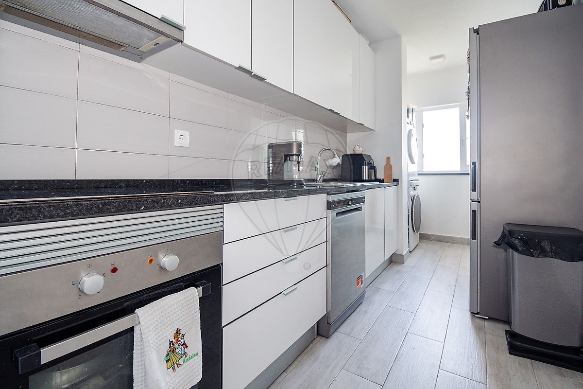 Apartamento - Santo António dos Cavaleiros e Frielas, Loures, Lisboa