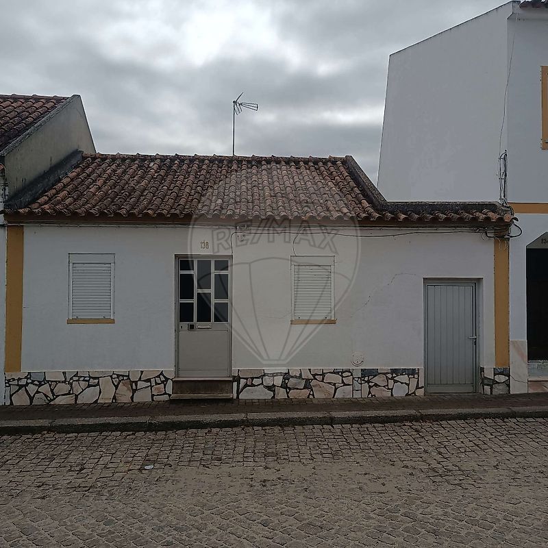 Moradia T3 à venda em Mora