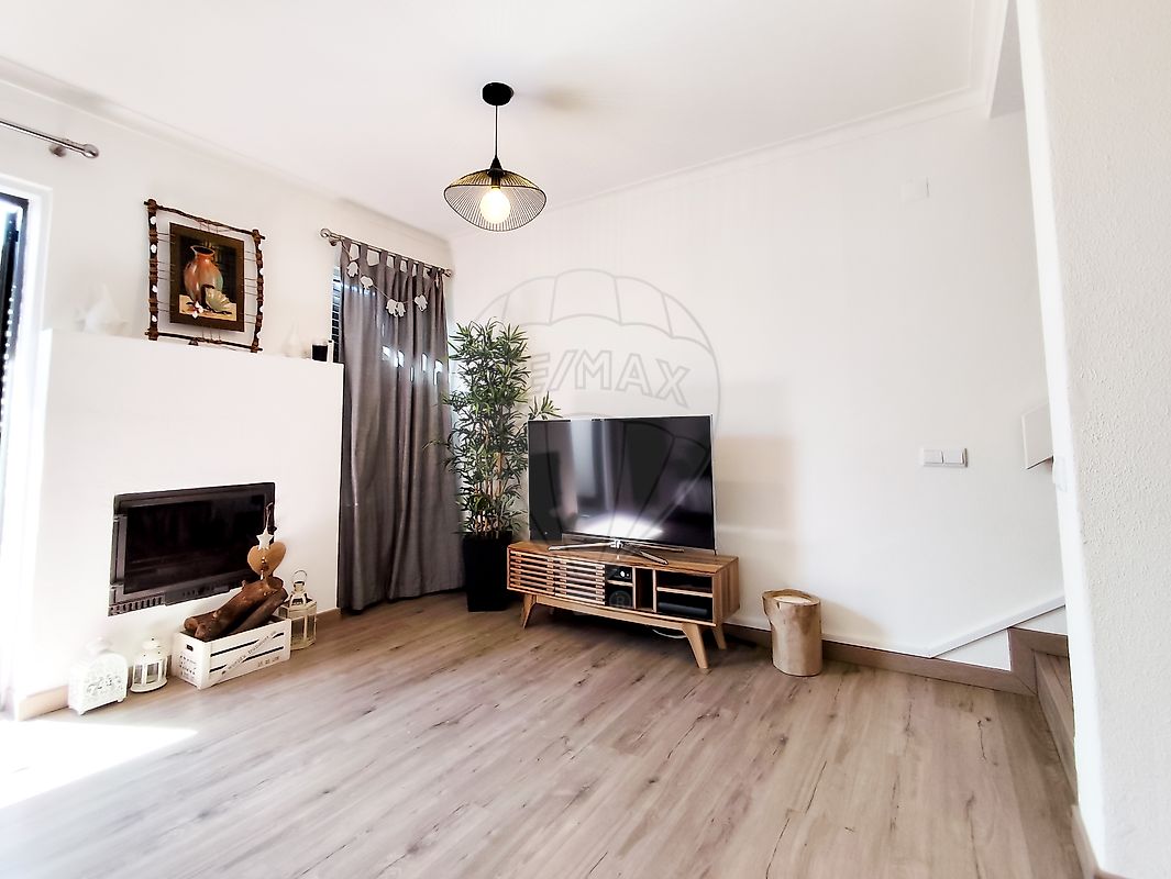 listing 122001090-35 picture-0