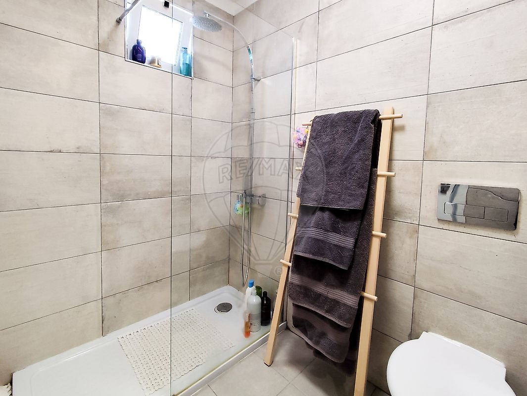 listing 122001090-35 picture-0