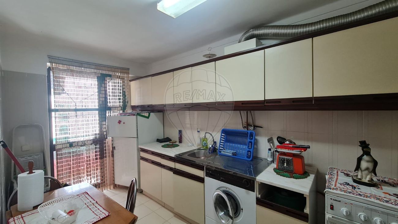 listing 122001011-458 picture-0