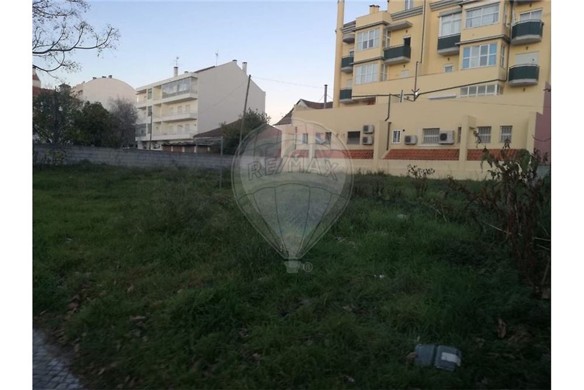 Terreno à venda em Meia Laranja