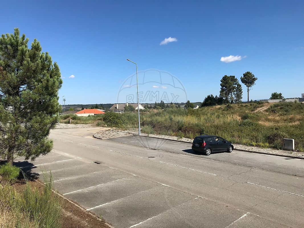 Terreno à venda em Vila Nova de Paiva