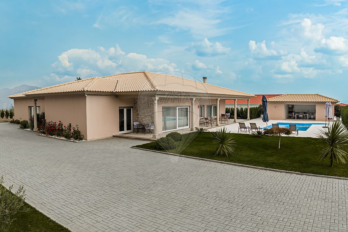 Moradia T4 para venda