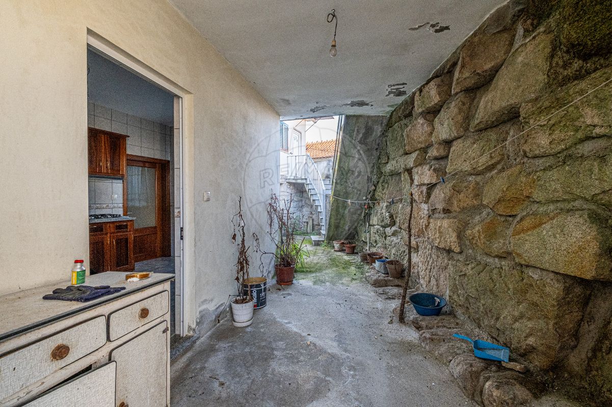 listing 122031084-369 picture-0