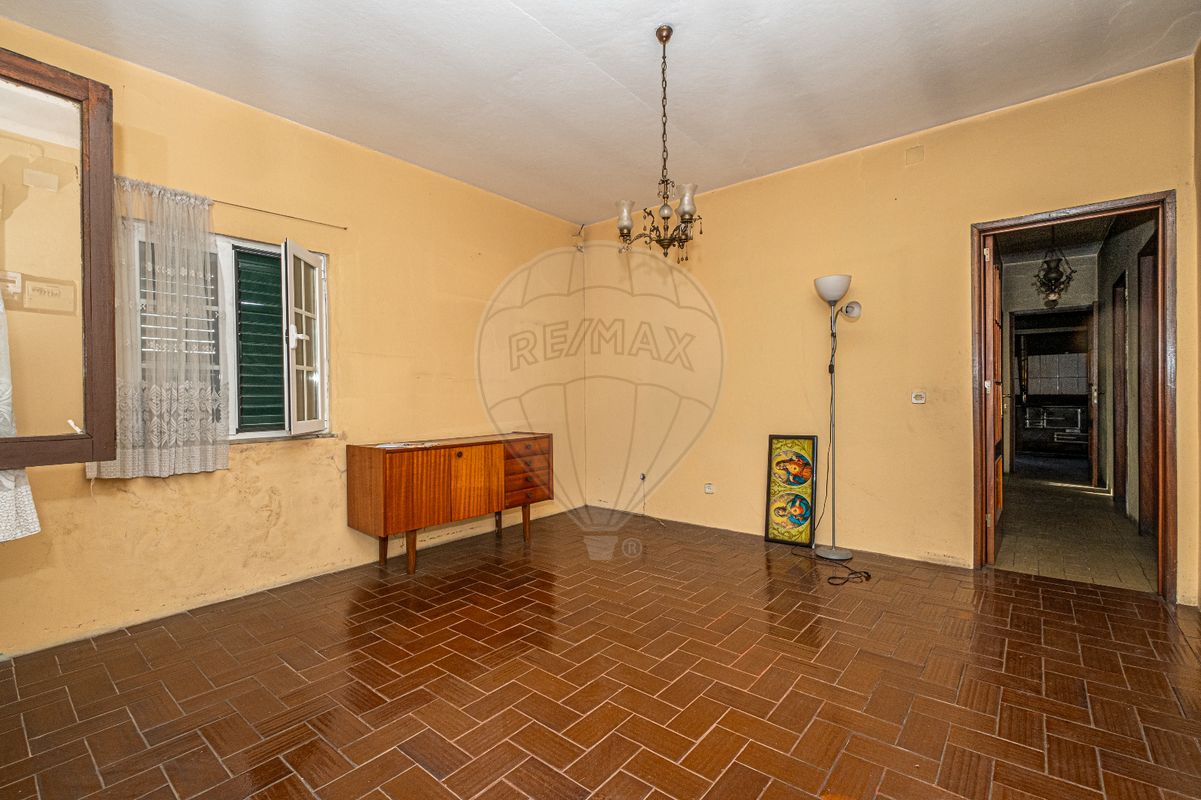 listing 122031084-369 picture-0