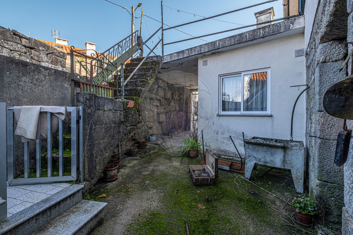 listing 122031084-369 picture-0