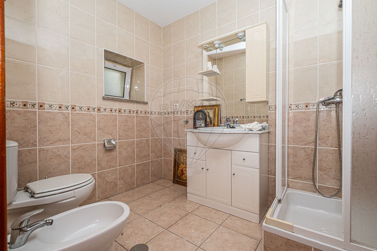 listing 122031084-369 picture-0