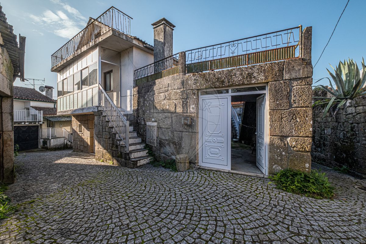 listing 122031084-369 picture-0