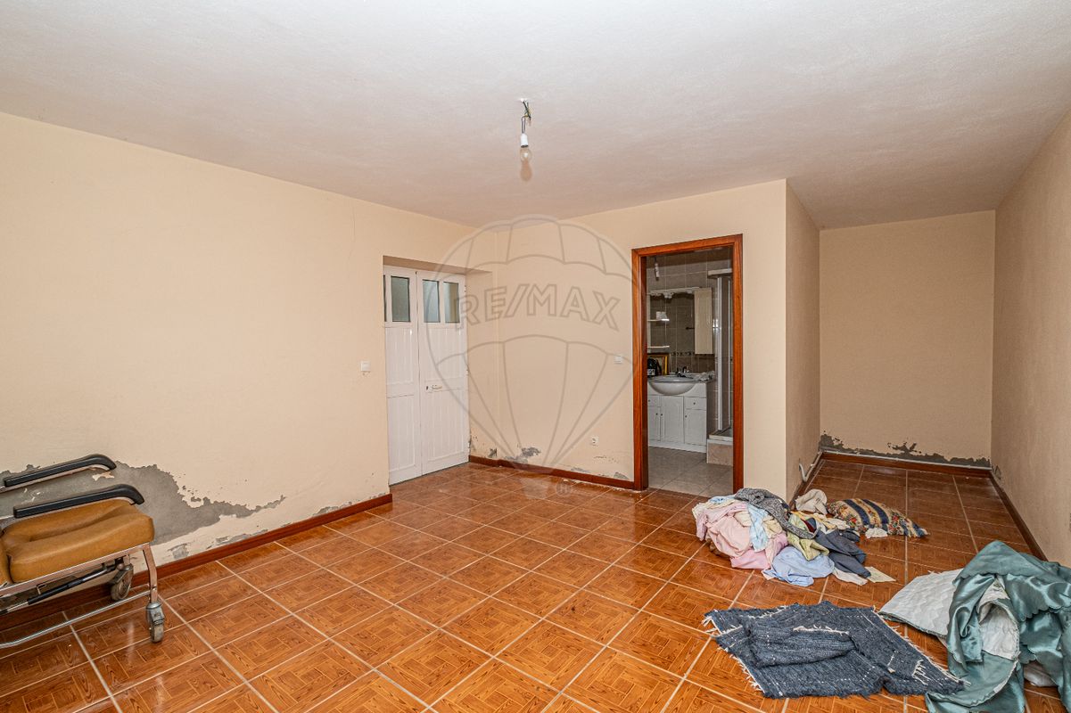 listing 122031084-369 picture-0