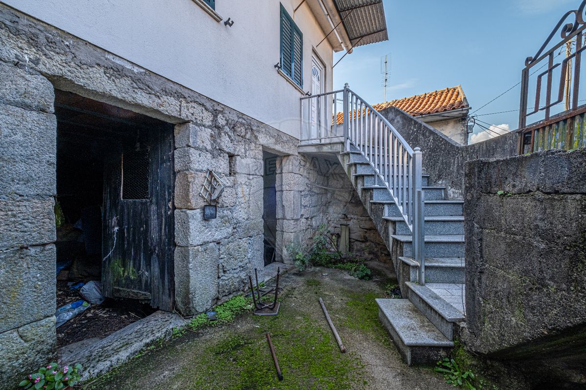 listing 122031084-369 picture-0