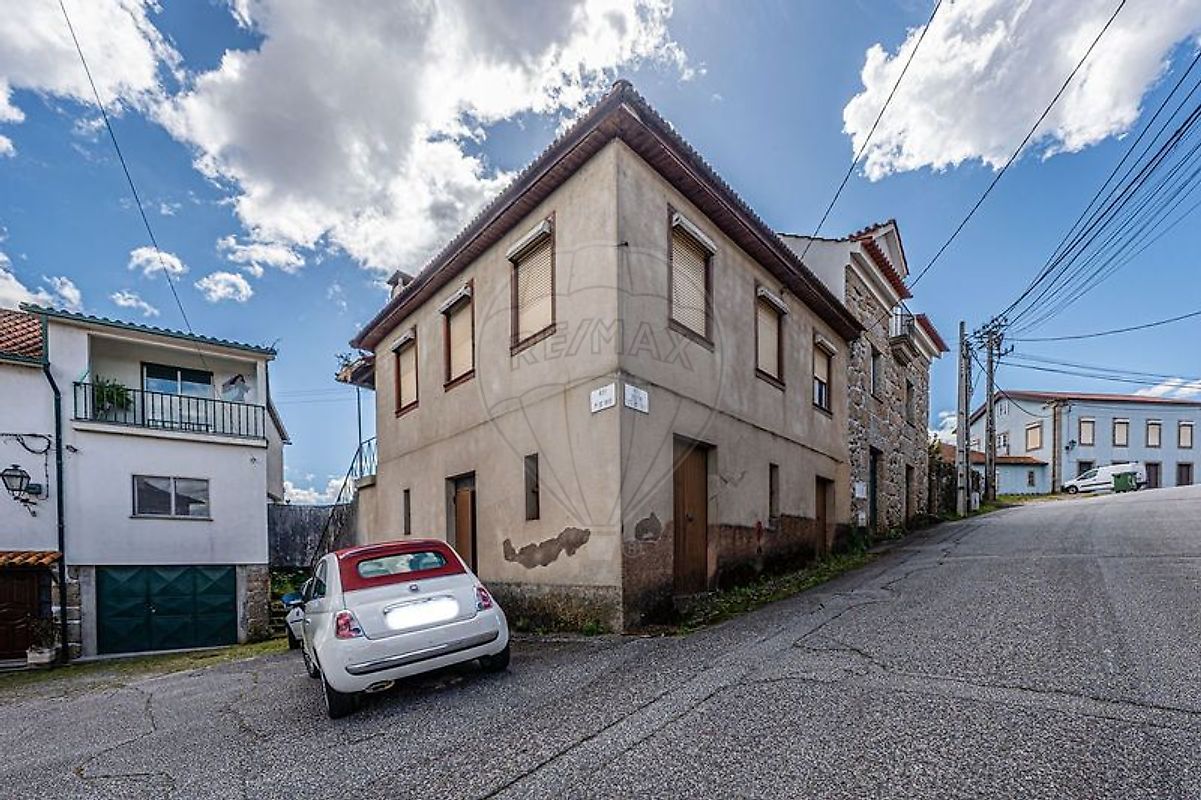 Moradia - Santa Comba Dão e Couto do Mosteiro, Santa Comba Dão, Viseu