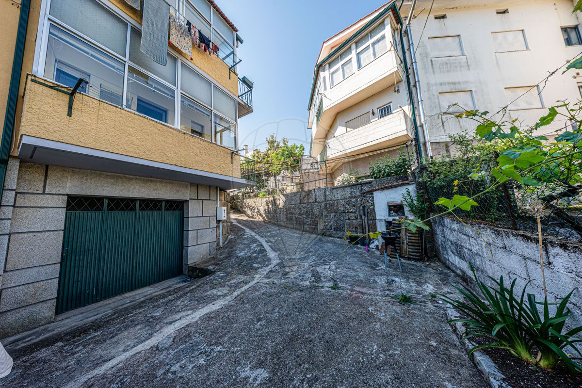 listing 122031040-418 picture-0