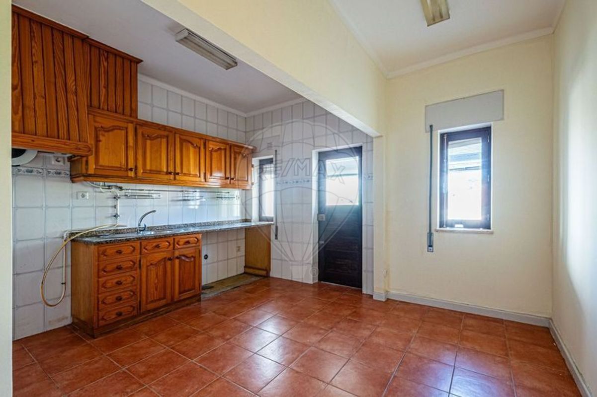 listing 122031040-418 picture-0