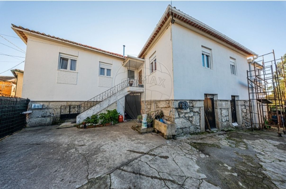 Moradia T4 para venda