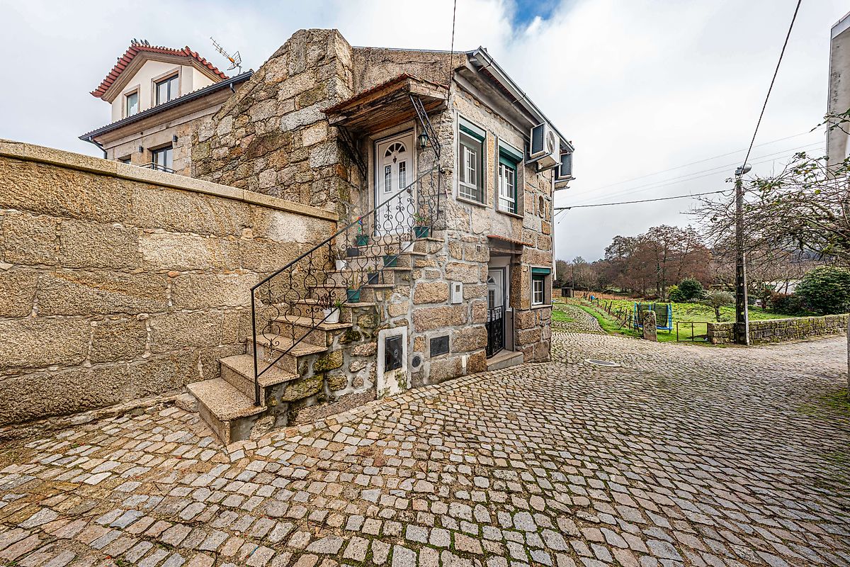 Moradia - Queiriz, Fornos de Algodres, Guarda