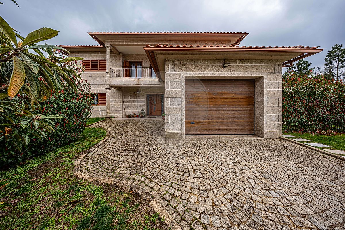 Moradia T4 à venda em Vila Nova de Paiva