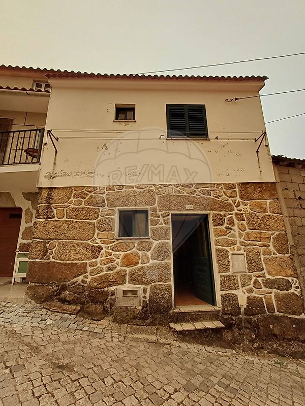 Moradia - Felgueiras e Feirão, Resende, Viseu