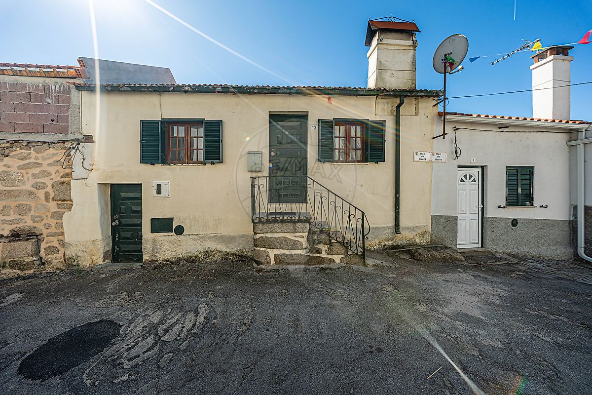 Moradia - Cortiçô e Vila Chã, Fornos de Algodres, Guarda