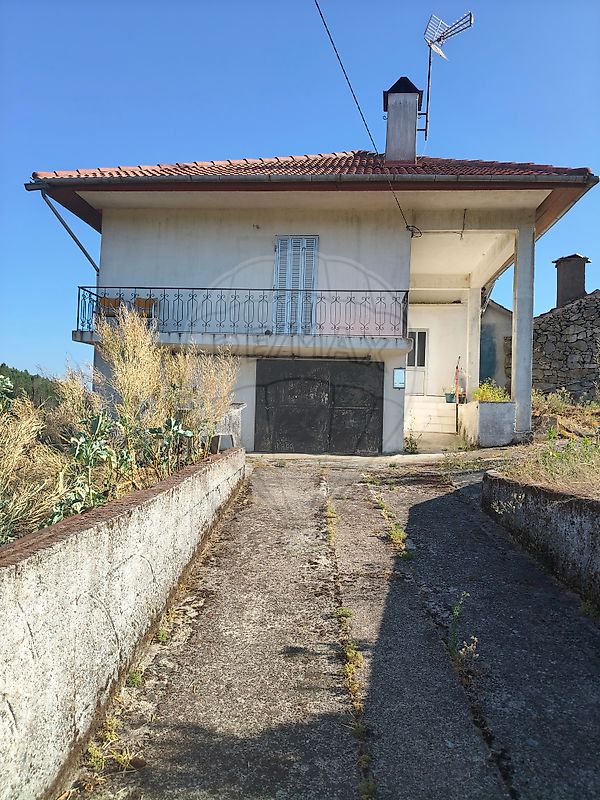 Moradia - Vila Cova à Coelheira, Vila Nova de Paiva, Viseu