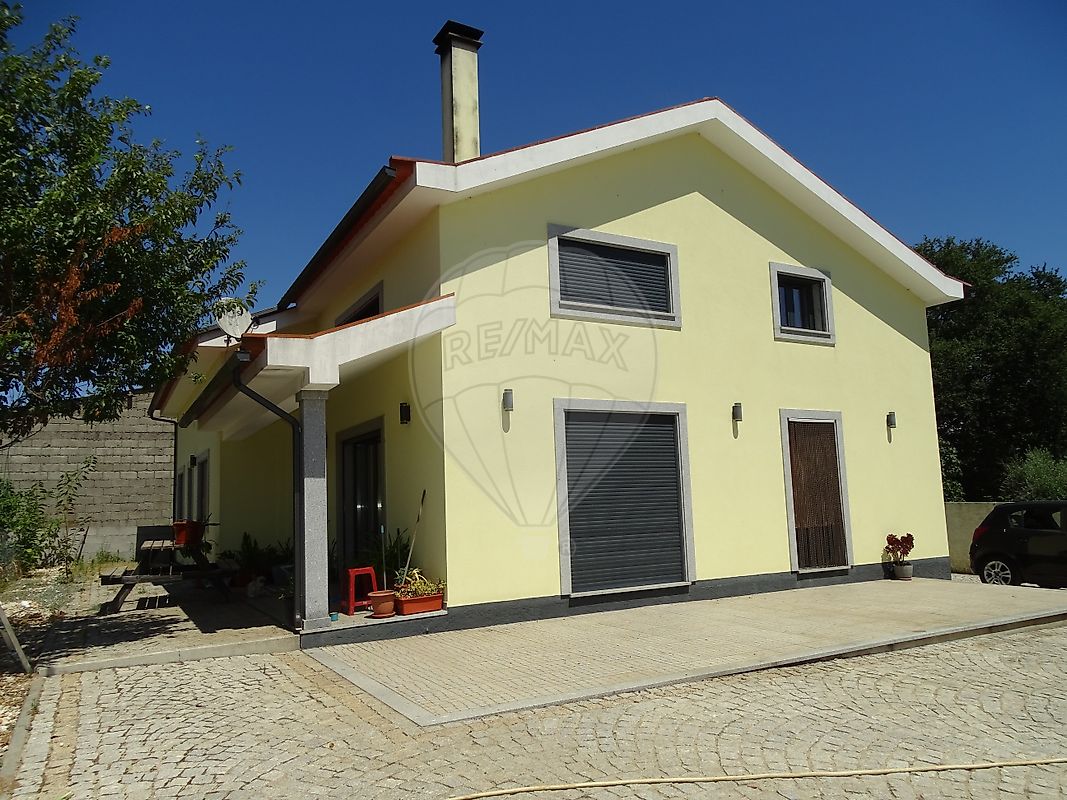 Moradia - Moimenta de Maceira Dão e Lobelhe do Mato, Mangualde, Viseu