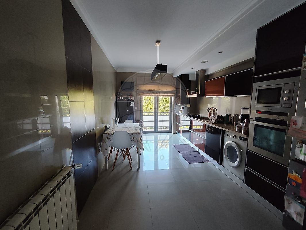 Apartamento T4 à venda em Castro Daire