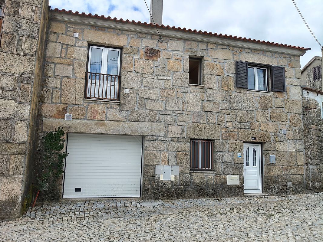 Moradia T2 - Vila Cova à Coelheira, Vila Nova de Paiva, Viseu