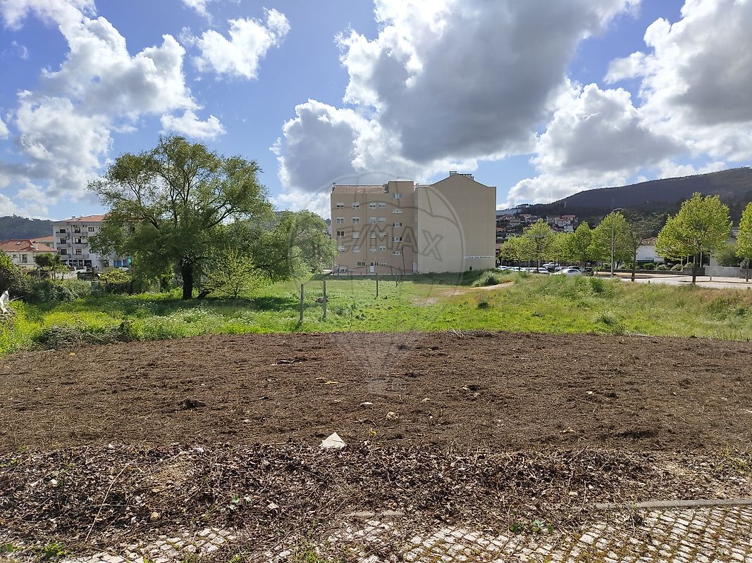 Land for sale in Vale de Cambra, Portugal — €230,000