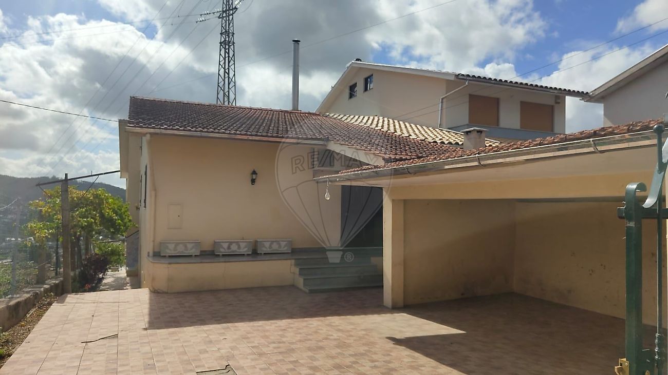 Moradia T4 para venda