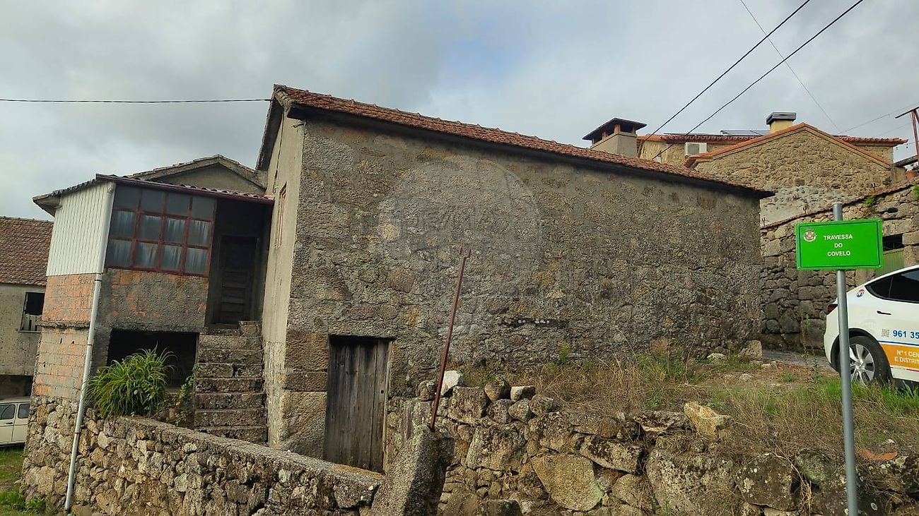 Moradia T4 à venda em Vale de Cambra