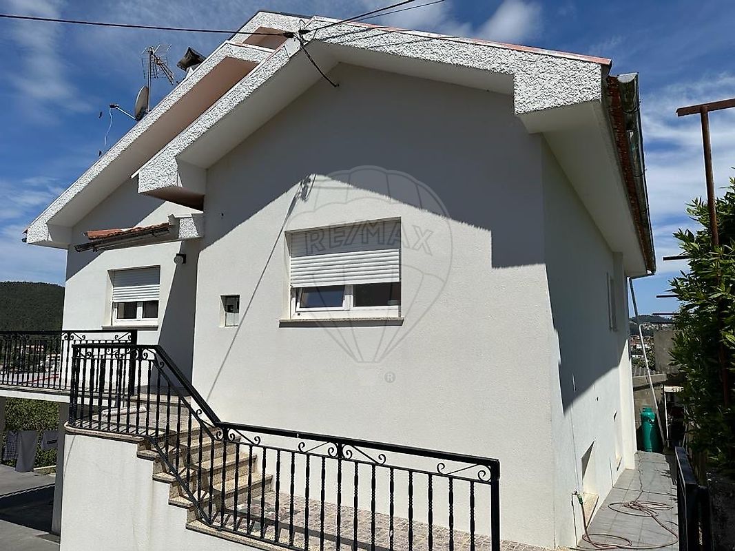 Moradia T4 para venda