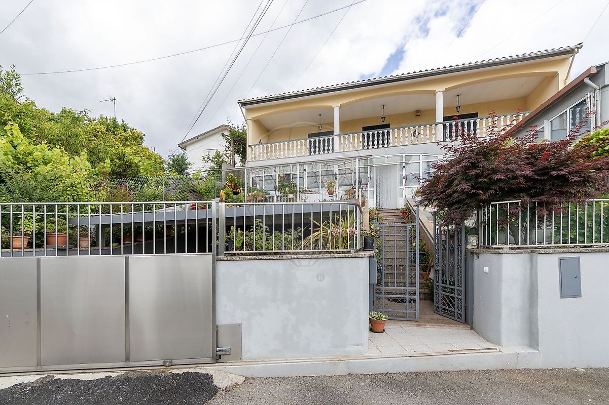 Moradia T3 à venda em Vale de Cambra