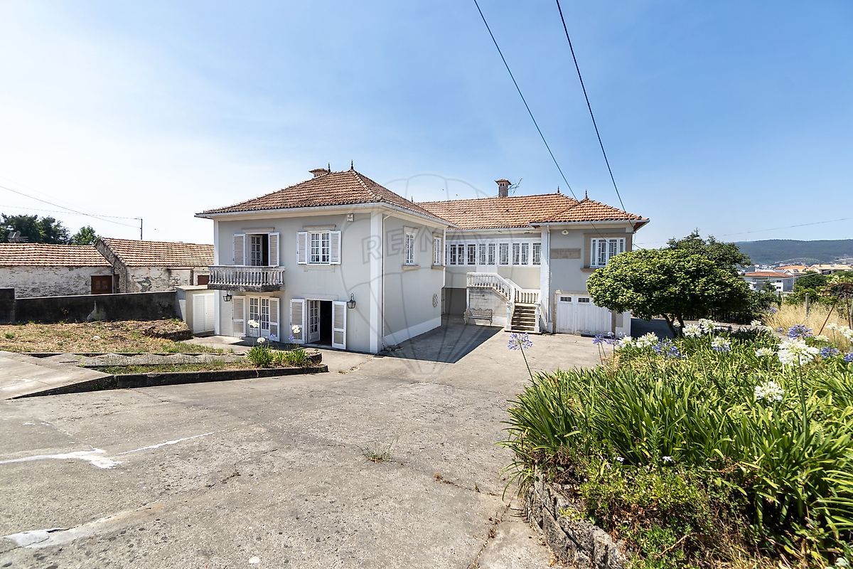 Apartamento T5 à venda em Vale de Cambra
