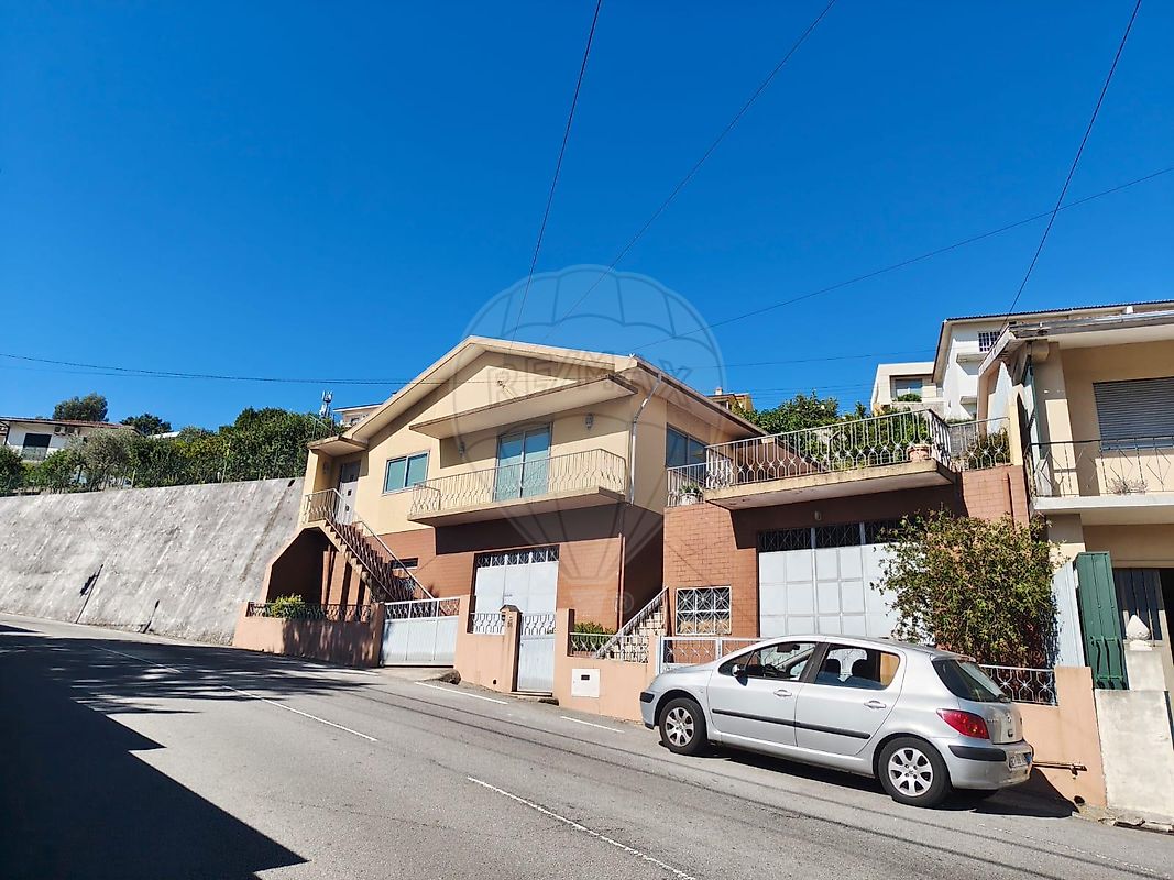 Apartamento T4 à venda em Vale de Cambra