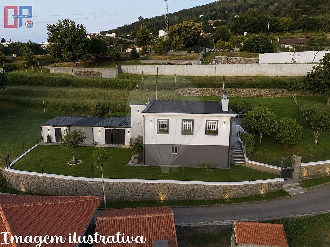 Moradia T3 à venda em São Pedro de Castelões, Vale de Cambra — foto 2
