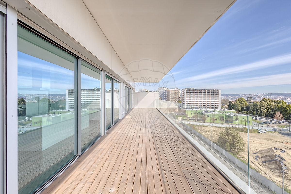Apartamento T4 à venda em Porto