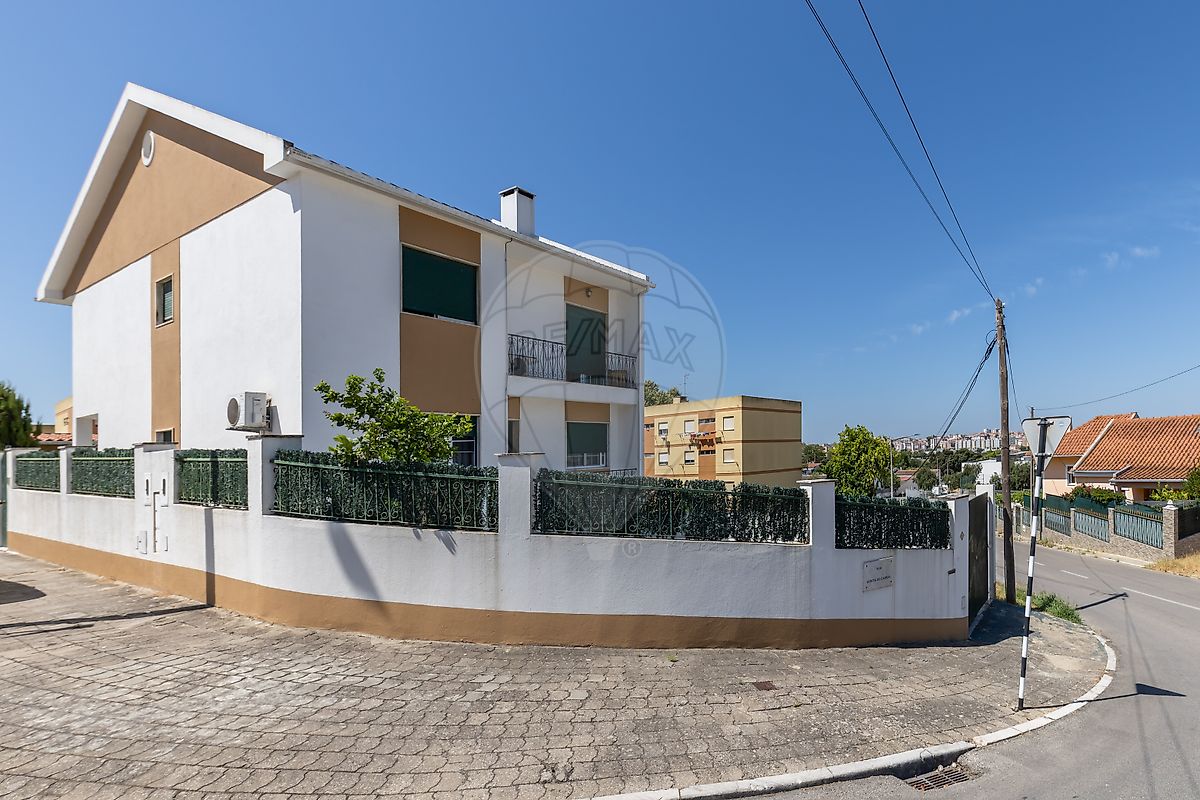 Moradia T4 para venda